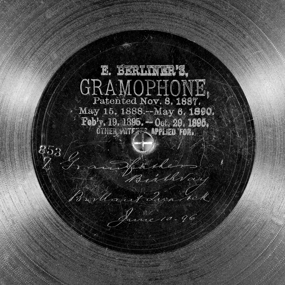 Label of the record with ID 81b117b7561f710308caca9b4a53b8ce