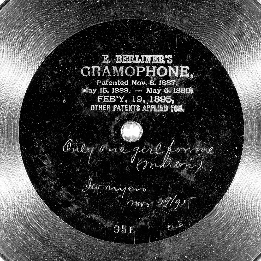 Label of the record with ID f26dc118c58a39d5e65bfec44d45577a
